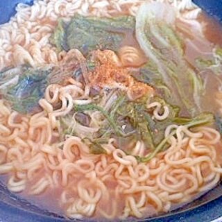 水菜と白菜の味噌ラーメン